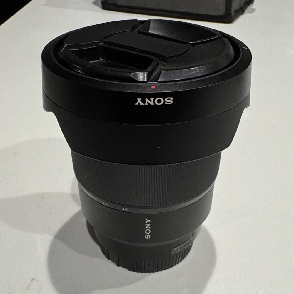Sony Zeiss Vario-Tessar 16-35mm F4 ZA OSS Wide Angle Zoom Lens - Picture 1 of 3